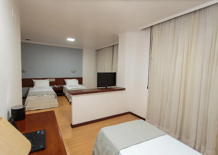 City Hotel- Orla do Guaíba, Cais Embarcadero, Parque Harmonia, Mercado Público