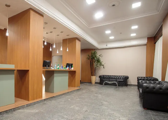 City Hotel- Orla do Guaíba, Cais Embarcadero, Parque Harmonia, Mercado Público